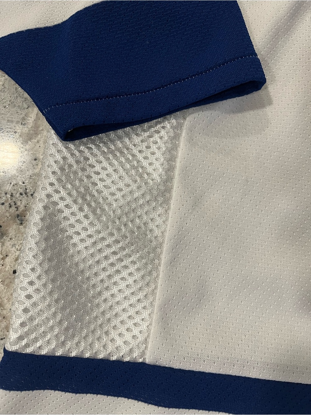 Vintage CCM White Toronto Maple Leafs Hockey Jersey - Picture 5 of 12